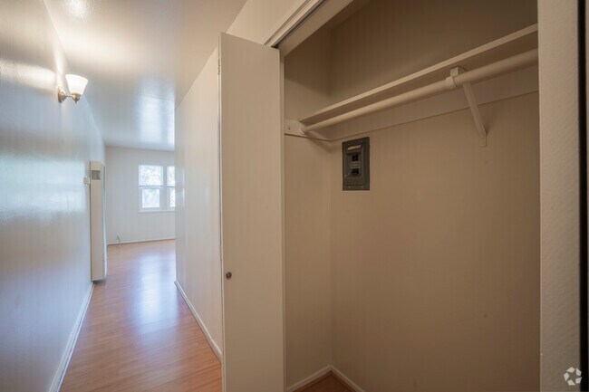 1 Bedroom, 1 Bathroom 2500-4 2500-4 floor plan